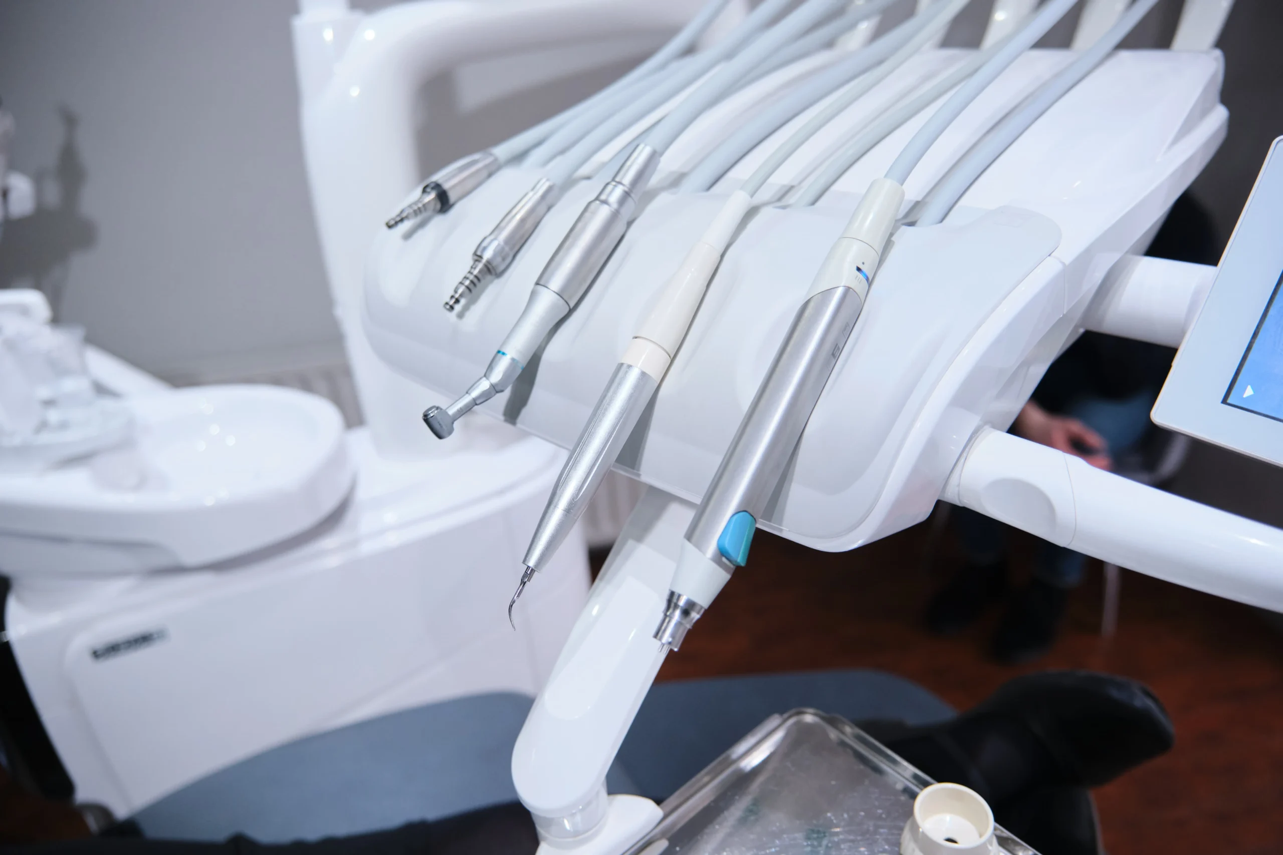 Professional dental instruments at Face Dental